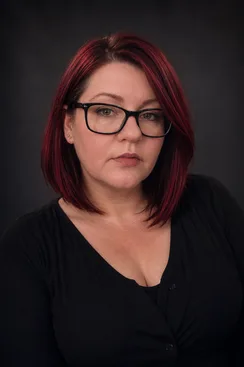Élodie, membre de l’équipe de l’agence de communication Expert SA à Paris