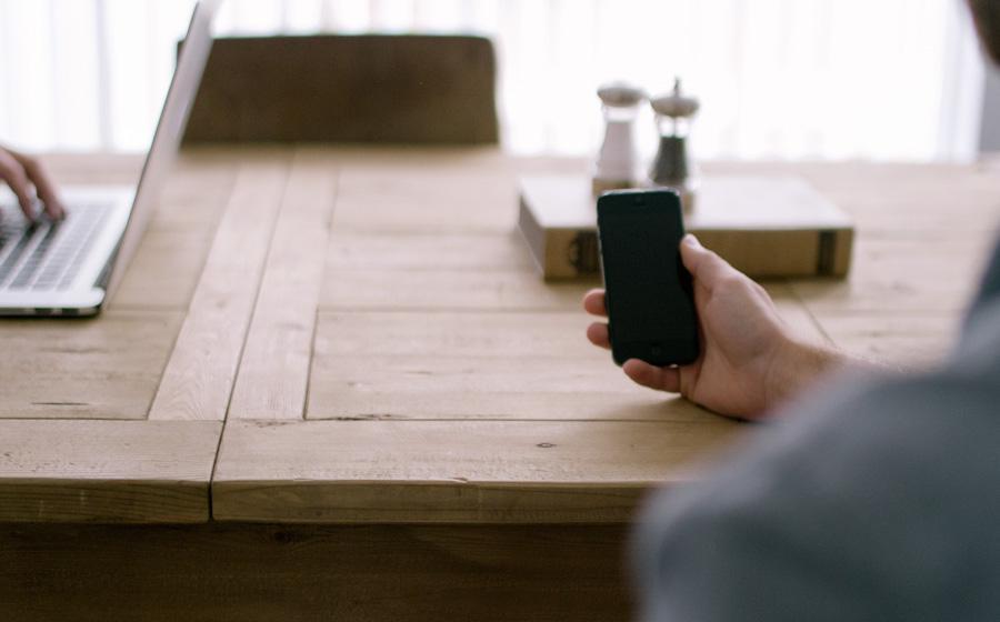 Stratégies Avancées pour Community Managers sur Twitter et Facebook