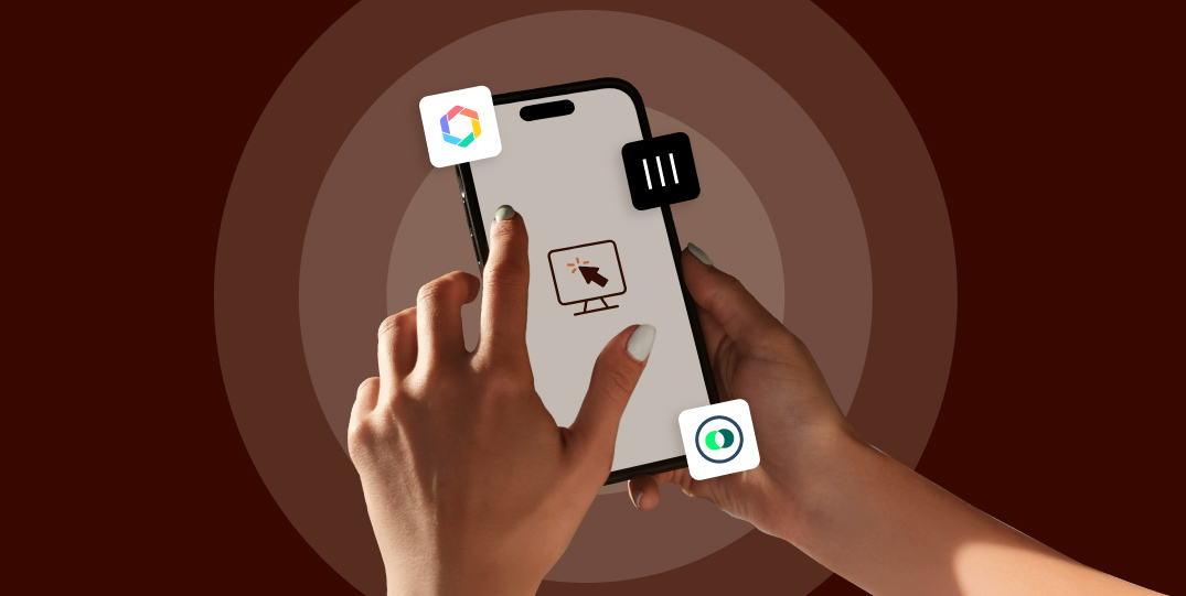 Deux mains tenant un smartphone affichant une icône de gestion comptable, avec les logos de Pennylane, Tiime et Full flottant autour.